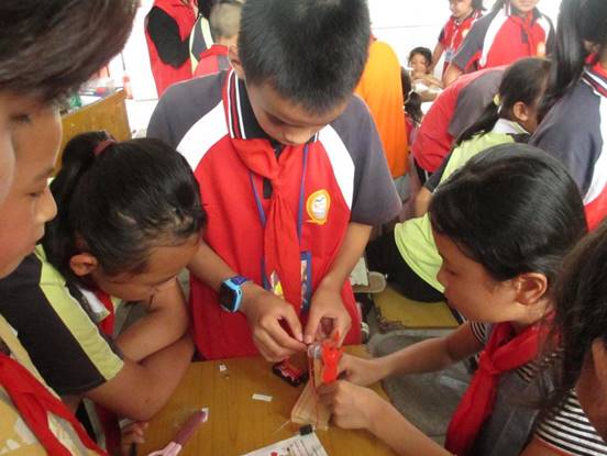 小朋友 (4) 小朋友 (4)